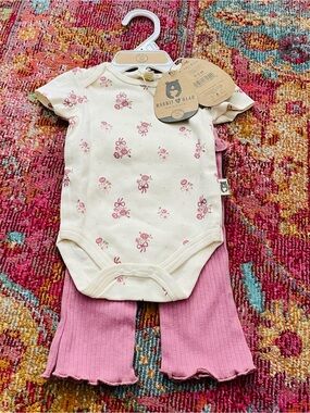 Rabbit + Bear Organic Floral Baby Onesie with Pink Ribbed Pants, 0-3 month. NWT